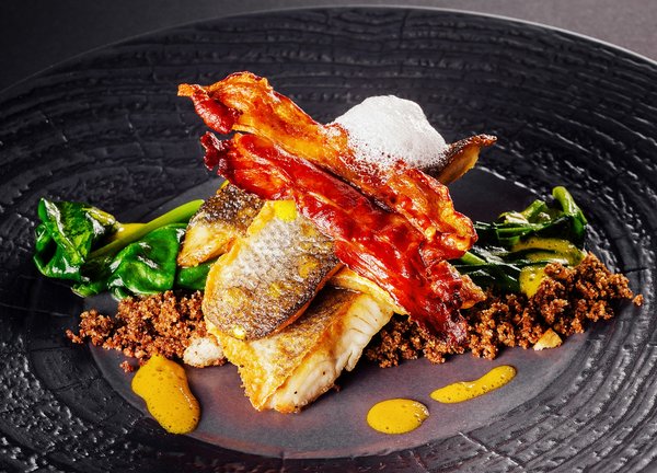 Quelle croisière propose des dégustations de spécialités culinaires locales à chaque escale?