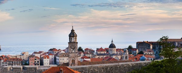 Quelle croisière permet de découvrir les plages cachées et criques en Croatie?