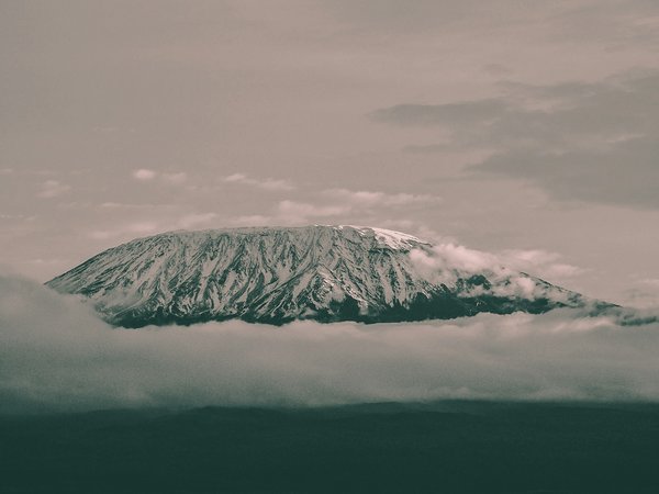 Quels sont les secrets pour une randonnée au mont Kilimandjaro en Tanzanie : préparations et conseils ?